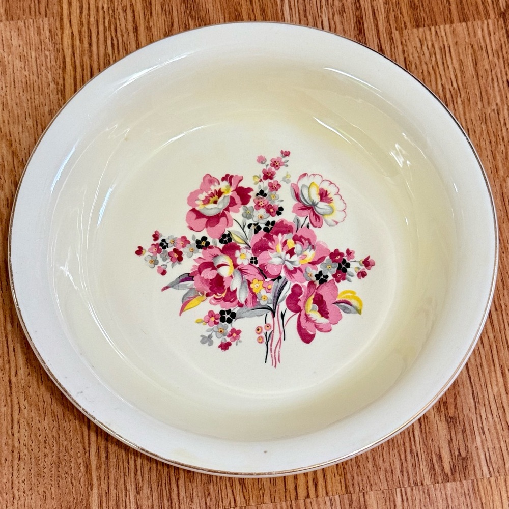 Circa 1944 Pantry Bak-In 10” Floral Pie Plate 22K gold trim by Crooksville